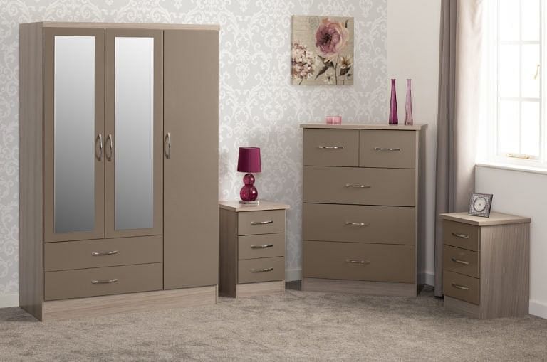 Oyster Gloss 4 Piece Bedroom Set